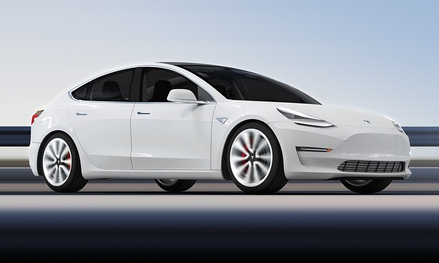 Brugt tesla vs. Ny model: Hvornår er det tid til at opgradere?